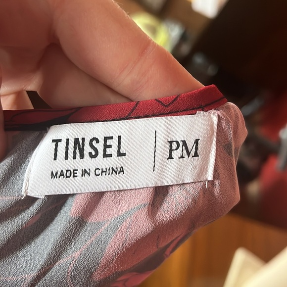 Like new Tinsel floral top - Picture 9 of 14